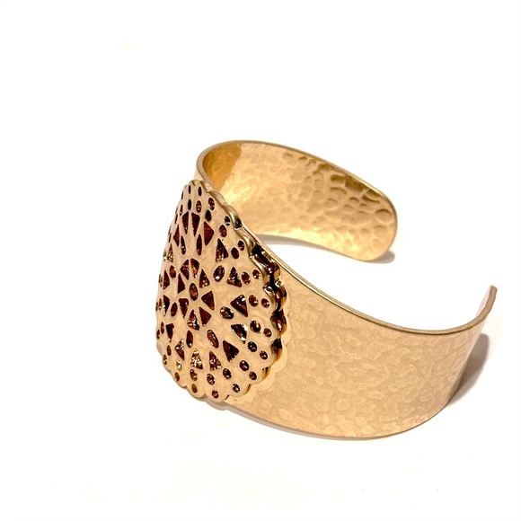 CHICO’s |  Leila Hammered Gold Medallion Cuff Bracelet | NWT - Picture 8 of 8